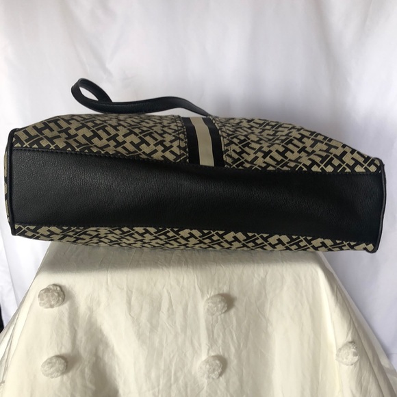TOMMY HILFIGER black and taupe colored monogram large laptop tote bag. - Picture 8 of 13